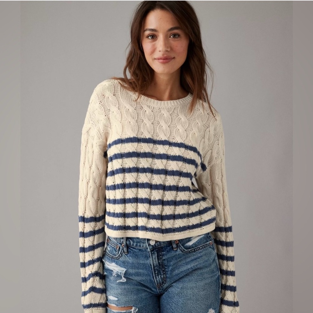 AE semi-cropped sweater